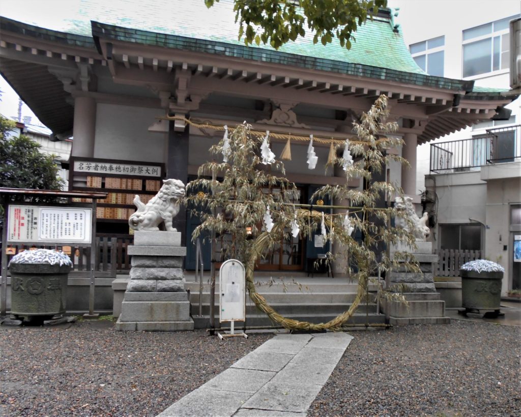 須賀神社の茅の輪の画像。