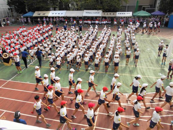 現代の小学校 運動会 みんなで楽しむ秋の一日 トコトコ鳥蔵