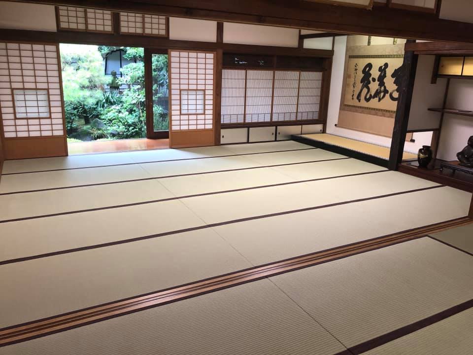 金井さん作の畳を使用した和室の映像。