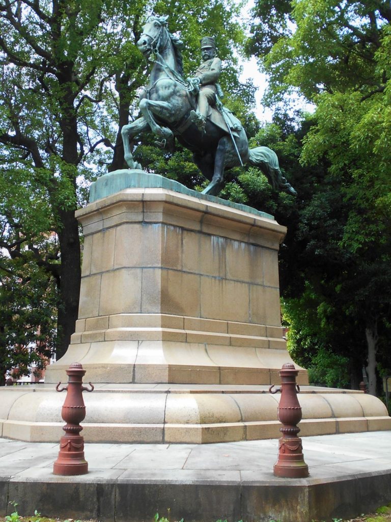 北白川宮能久親王の銅像の画像。