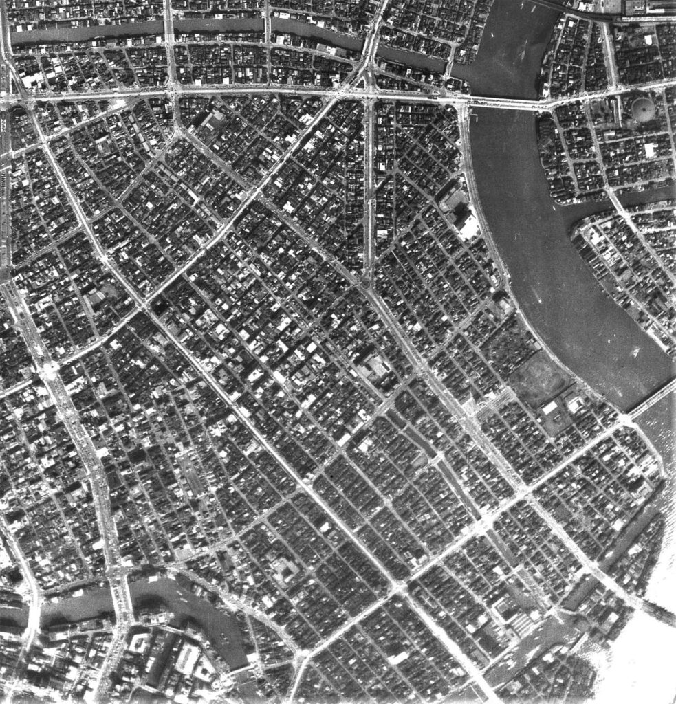 昭和27年撮影の航空写真（国土地理院Webサイトより、USA-M288-47【浜町川付近】）の画像。