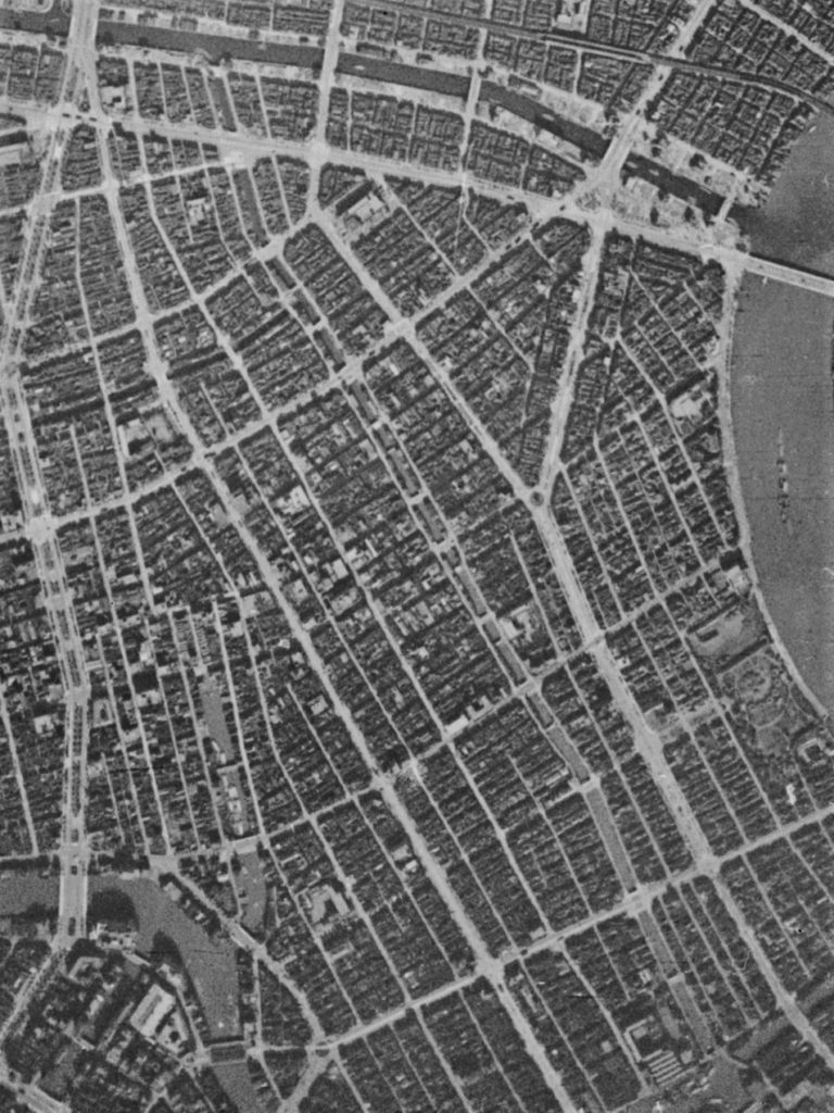 昭和19年撮影の空中写真（国土地理院Webサイトより、8921-C2-19 浜町川部分）の画像。