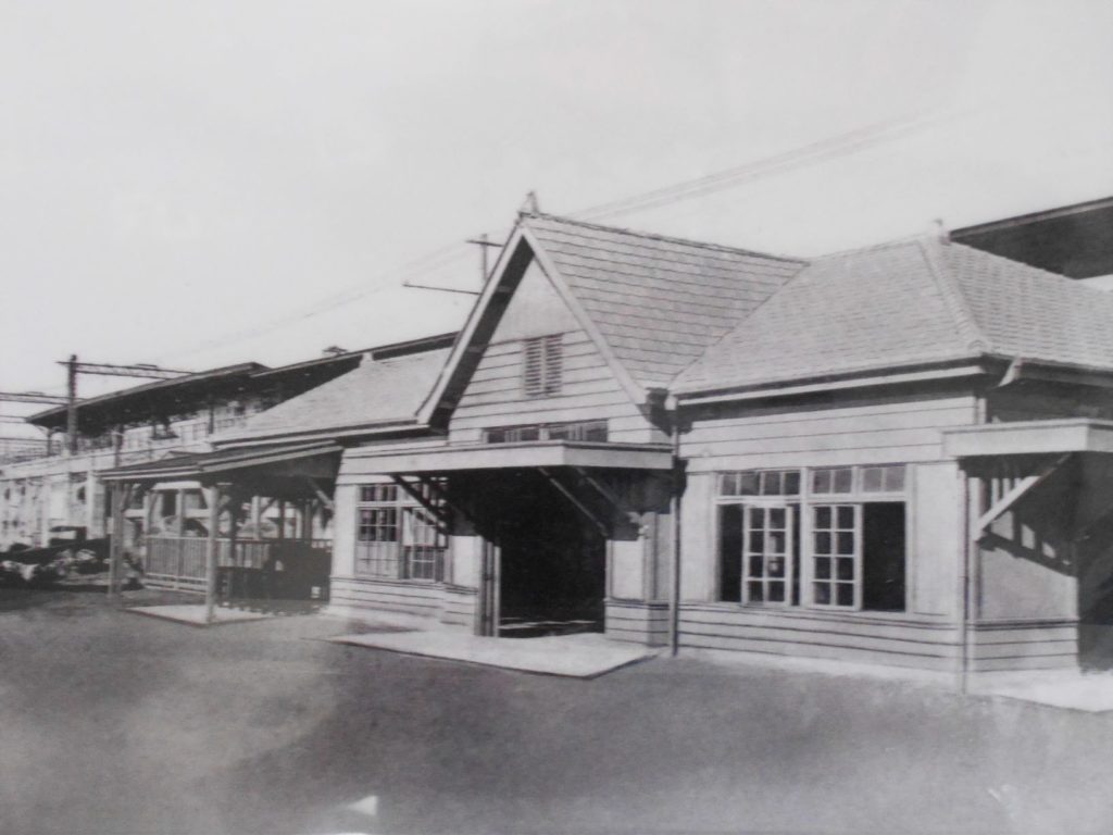開業当初の秋葉原駅（開業130周年記念品掲載写真）の画像。