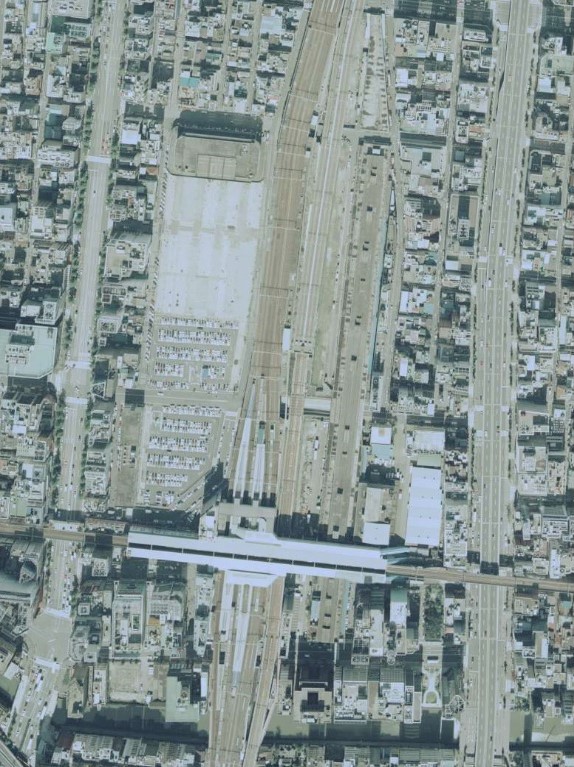 平成4年の秋葉原駅空中写真（CKT921-C7B-28）の画像。