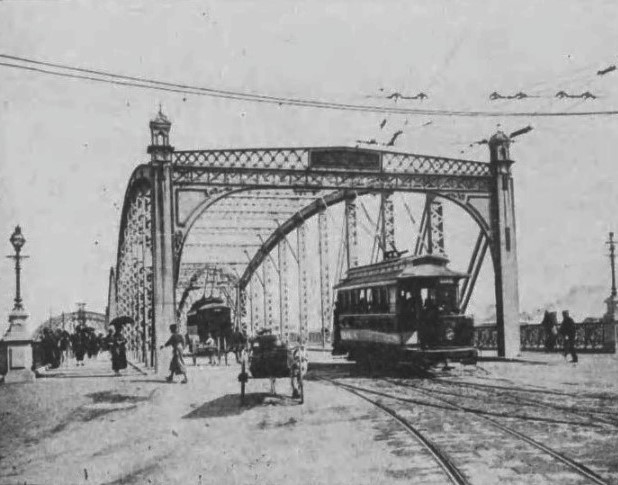 「両国橋」（『東京名所写真帖』1910頃？国立国会図書館デジタルコレクション）の画像。