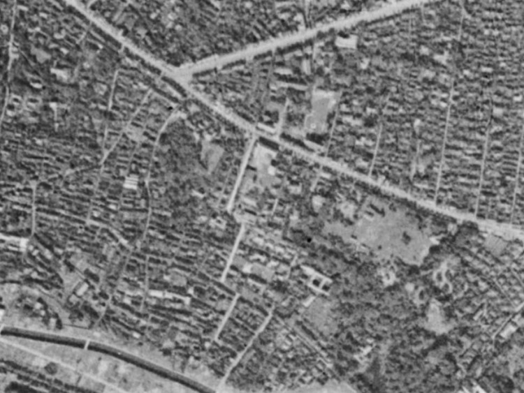 昭和19年撮影空中写真（国土地理院Webサイトより、8921－C6-145〔部分〕） の画像。