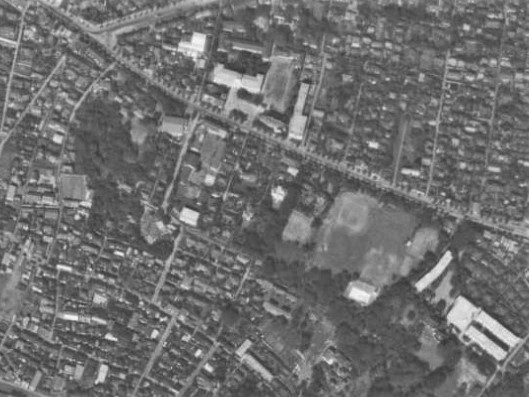 昭和32年撮影空中写真（国土地理院Webより、USA-M1010R1-59〔部分〕）の画像。