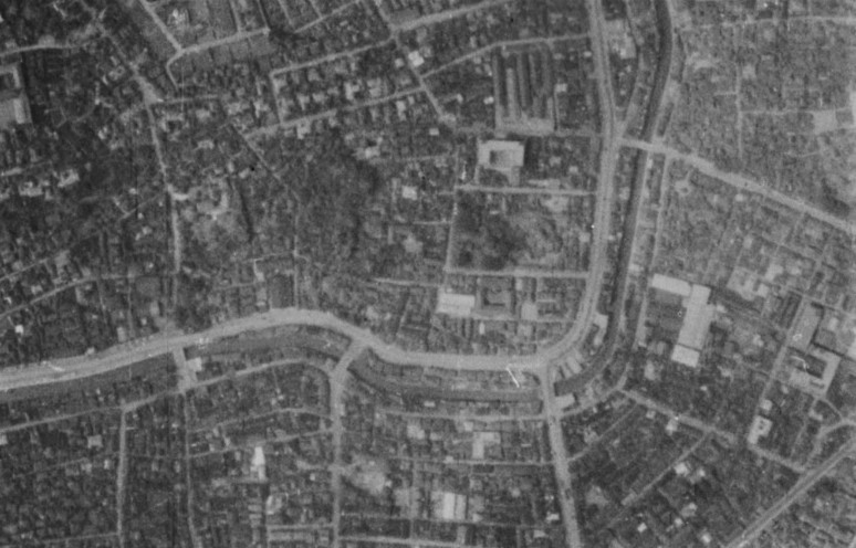 飯田藩下屋敷跡付近・昭和11年撮影空中写真（国土地理院Webより、B7-C1-17〔部分〕）の画像。 