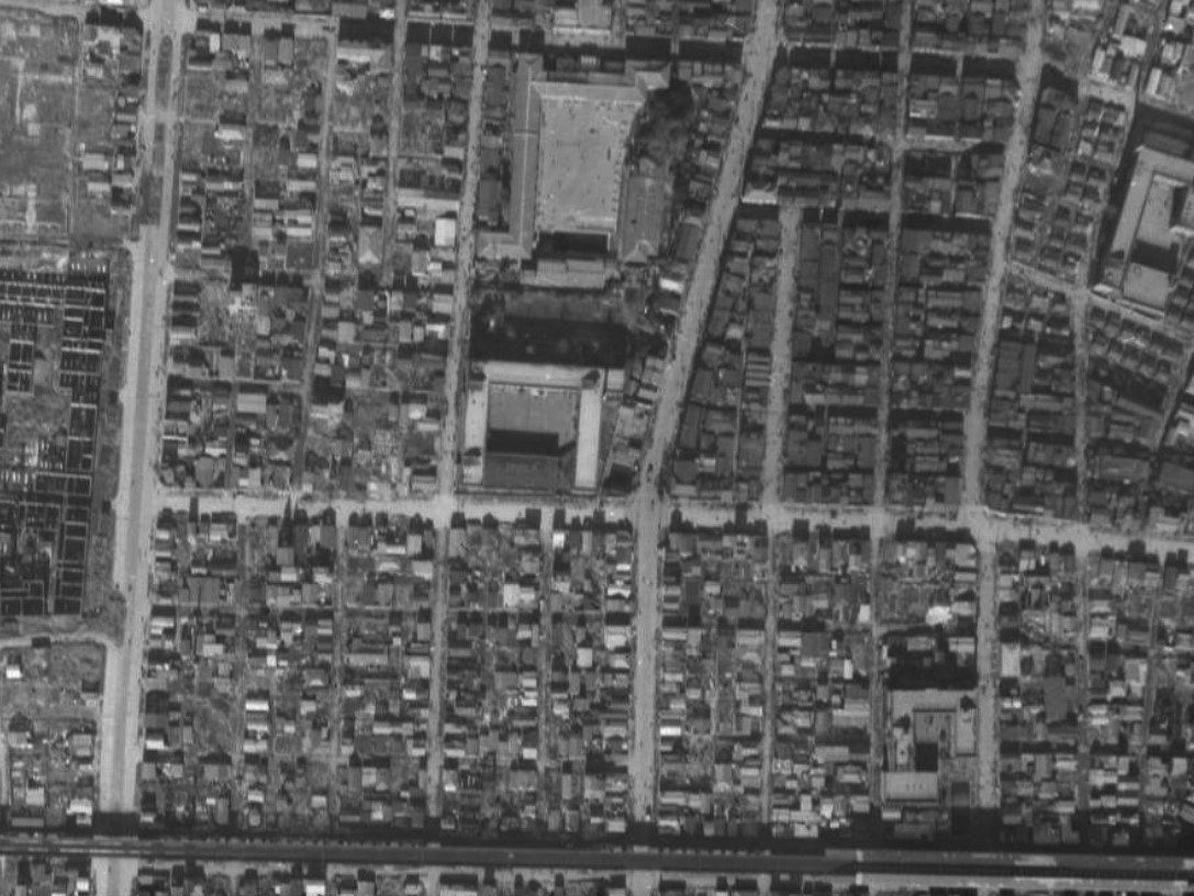 昭和22年撮影柳北小学校付近空中写真（国土地理院Webサイトより、USA‐M698-95〔部分〕）