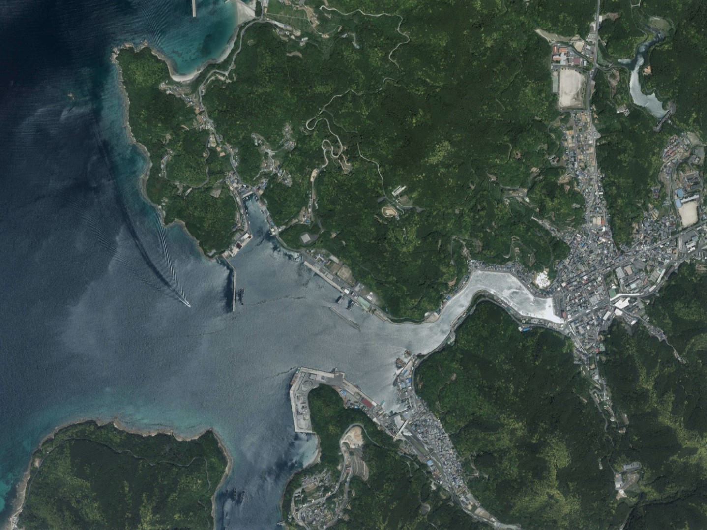 中通島青方周辺、平成20年撮影空中写真（国土地理院Webサイトより、CKU20142X-C12-5〔部分〕） の画像。