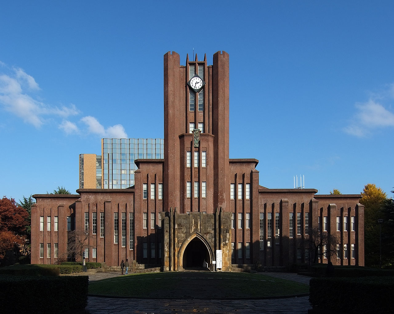 東京大学安田講堂（Wikipediaより20210907ダウンロード）の画像。