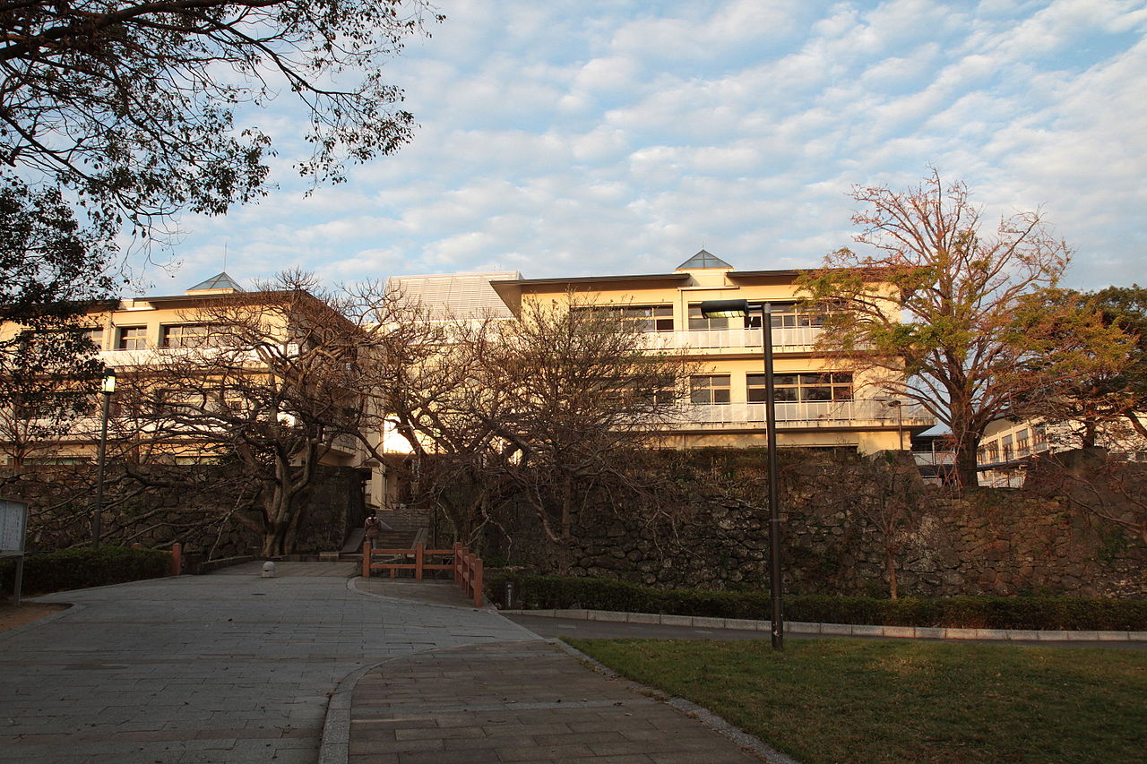 長崎県立五島高校（撮影者：
Norio NAKAYAMA　Wikipediaより20210905ダウンロード）の画像。