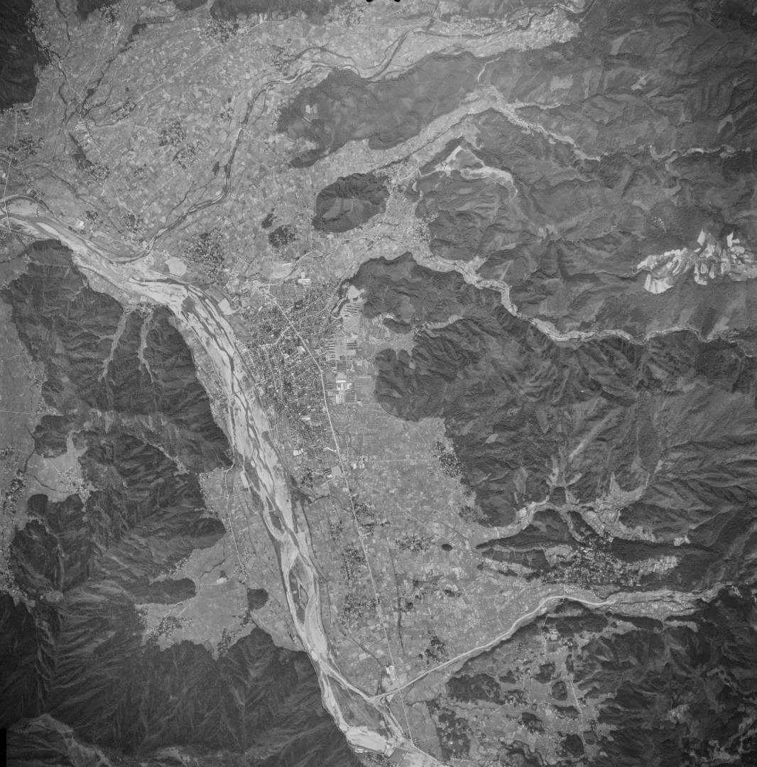 勝山盆地、昭和43年撮影空中写真（国土地理院Webサイトより、CB6881-C11A-15） の画像。