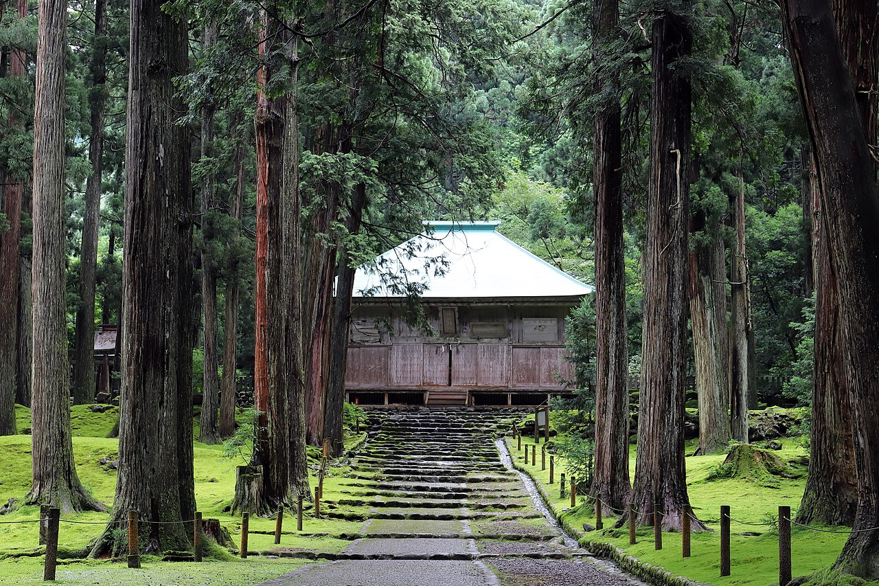 白山神社（撮影者・藤谷良秀（FujitaniYoshihide) Wikipediaより20211006ダウンロード）の画像。