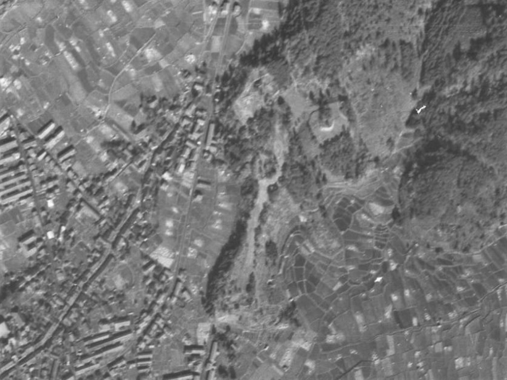 長山講武台跡、昭和２２年撮影空中写真（国土地理院Webサイトより、USA-R586-40〔部分〕） の画像。