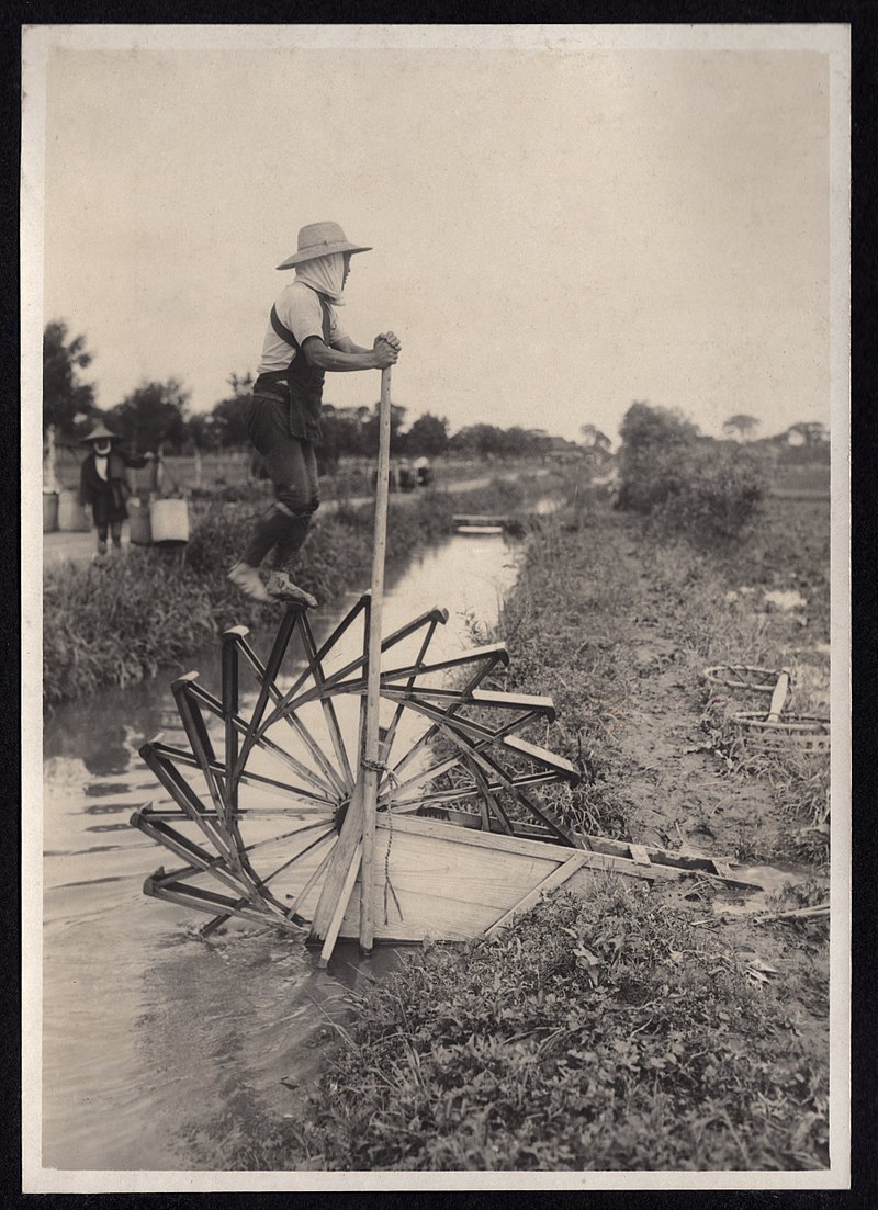 Irrigation・Treadmill_in_Japan_(1914、Elstner・Hilton)（A.Davey所蔵、Wikipediaより20211210ダウンロード）の画像。