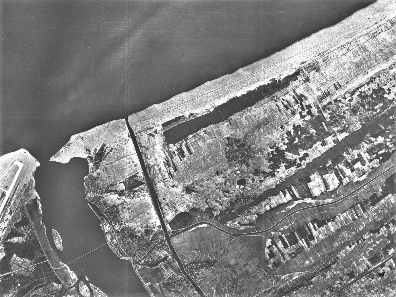 太夫浜付近、昭和27年撮影空中写真（国土地理院Webサイトより、USA-M4-7-2-2〔部分〕）の画像。
