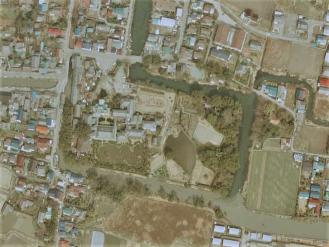 御花、昭和50年撮影空中写真（国土地理院Webサイトより、CKU7422-C17C-14〔部分〕） の画像。