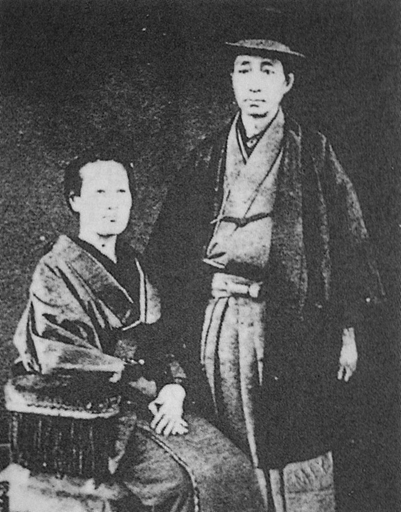 安藤直裕とその妻の肖像写真（Wikipediaより20220215ダウンロード）の画像。