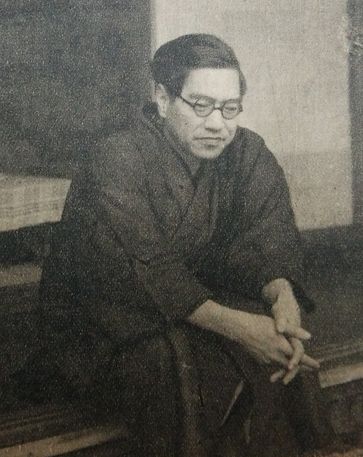 山口誓子（『アサヒグラフ』 1948年2月4日号、Wikipediaより20220224ダウンロード）の画像。