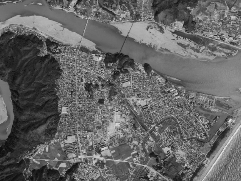 新宮市街、昭和41年撮影空中写真（国土地理院Webサイトより、KK668Y-C6-10〔部分〕）の画像。