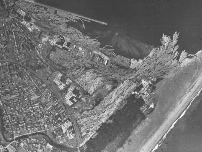 新宮貯木場、昭和21年撮影空中写真（国土地理院Webサイトより、USA-M147-A-7-6〔部分〕）の画像。
