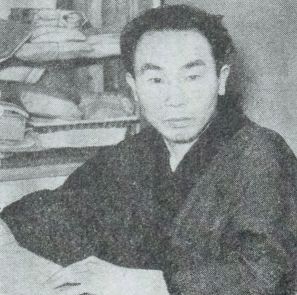 新田次郎（婦人生活社『婦人生活』4月号1956、Wikipediaより20220208ダウンロード）の画像。