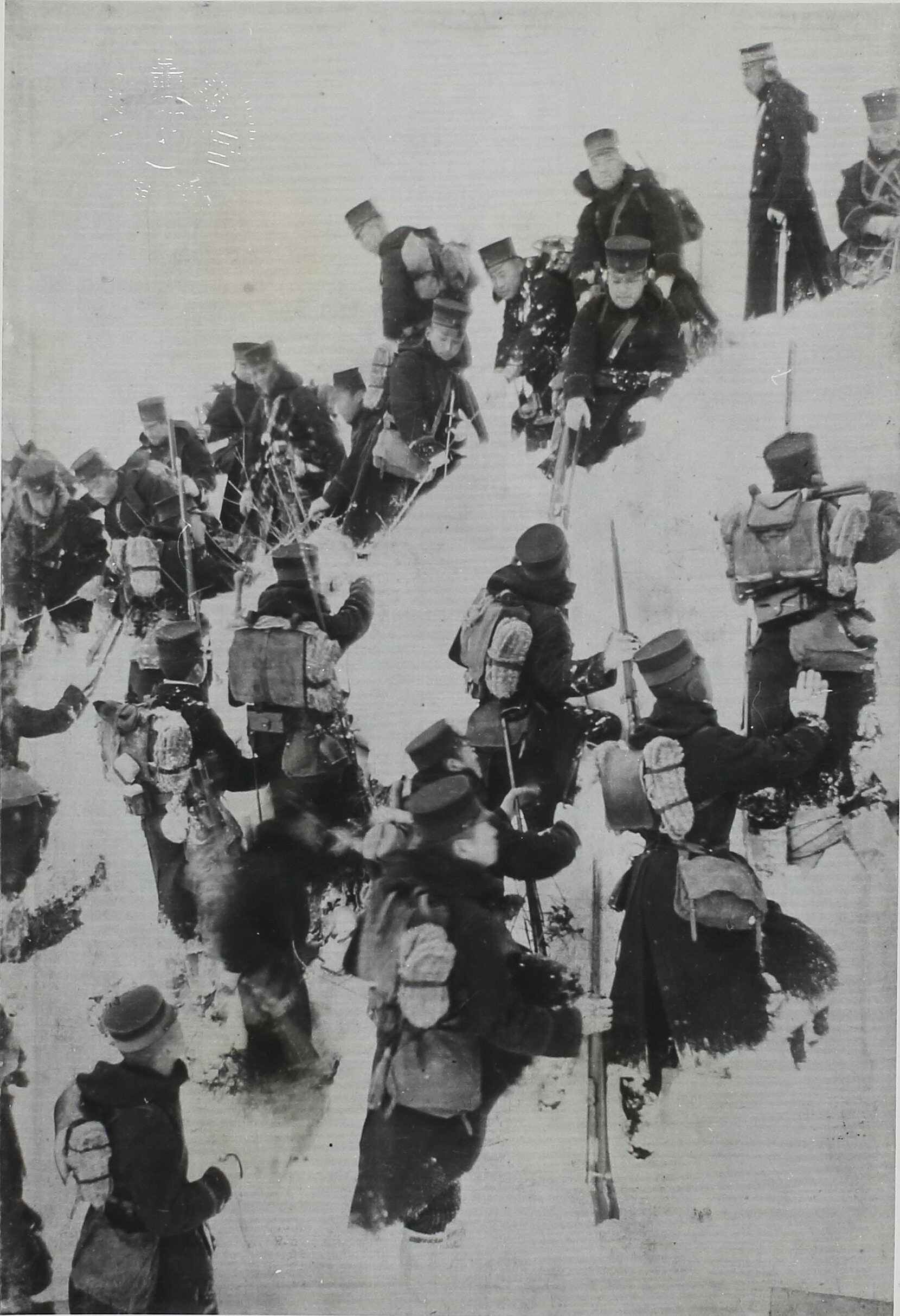 歩兵第三十一連隊雪中行軍隊写真 ; 第2号図（青森県立図書館デジタルアーカイブ）の画像。