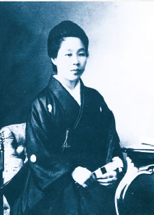 吉岡彌生（1901年撮影、Wikipediaより20220426ダウンロード）の画像。