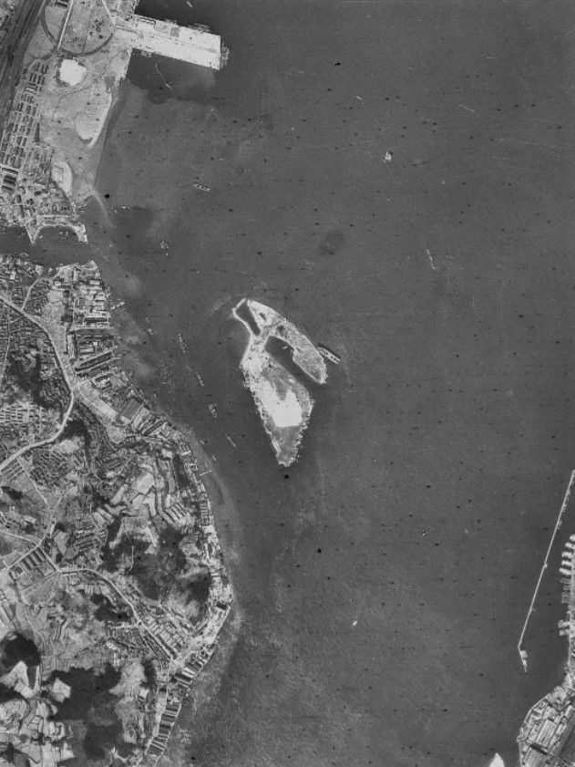 巌流島、昭和22年撮影空中写真（国土地理院Webサイトより、USA-M114-9〔部分〕） の画像。
