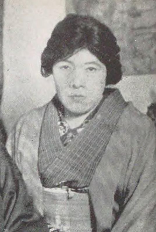 与謝野晶子（出典：近代日本人の肖像）の画像。