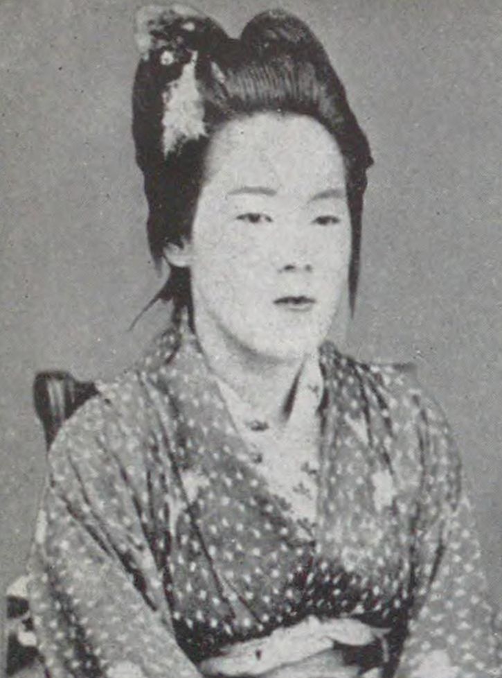 与謝野晶子（出典：近代日本人の肖像）の画像。