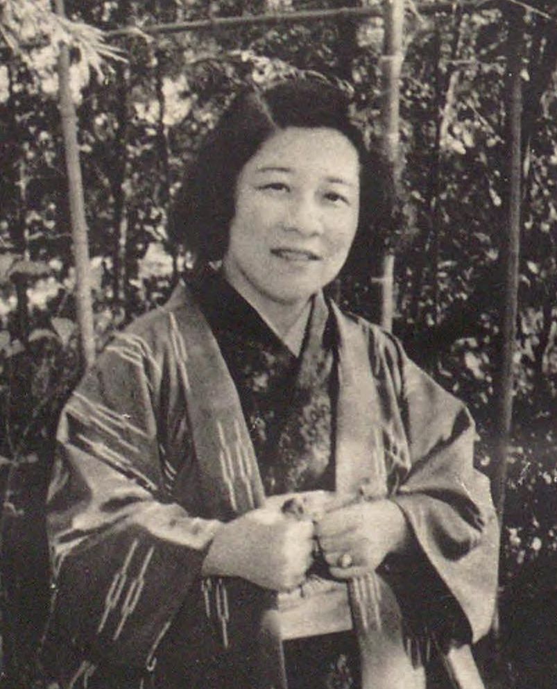 林芙美子（出典：近代日本人の肖像）の画像。