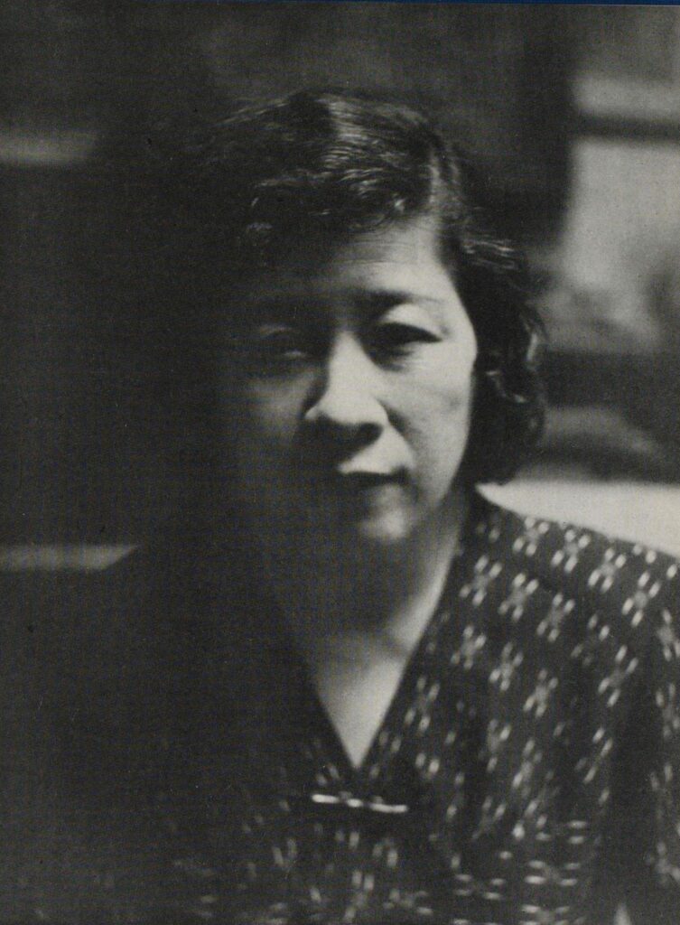 林芙美子（1950）（出典：近代日本人の肖像）の画像。