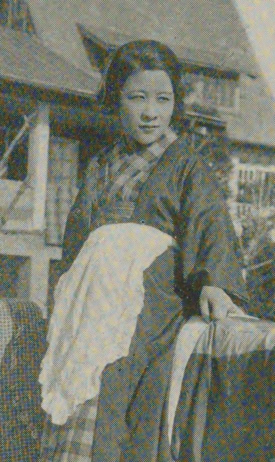 林芙美子（昭和9年）（出典：近代日本人の肖像）の画像。